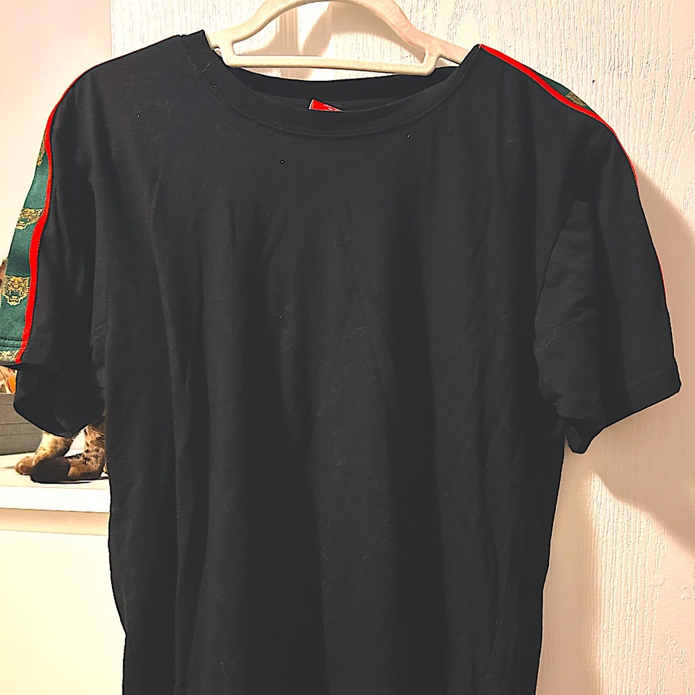 Men’s black T shirt